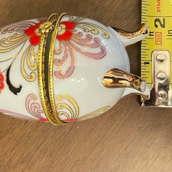 Pair of ceramic painted egg shaped trinket boxes - Picture 9 of 10